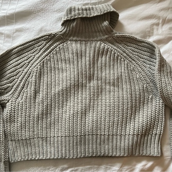 LAST CALL!! Grey knit turtleneck - Picture 3 of 3
